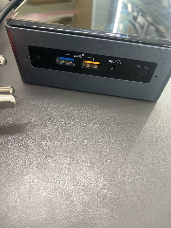 NUC Intel Core i7 8th Gen 256gig nvme 8gig Ram