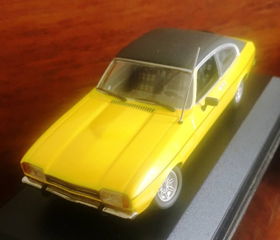 Ford Capri 1977 MiniChamps 1-43 Yellow Black Roof Boxed