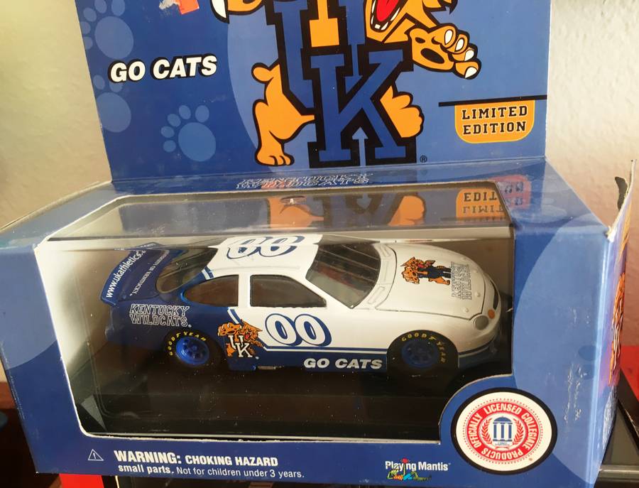 Ford Taurus 1995 Nascar #00 Johnny Lightning White & Blue Boxed 1-43