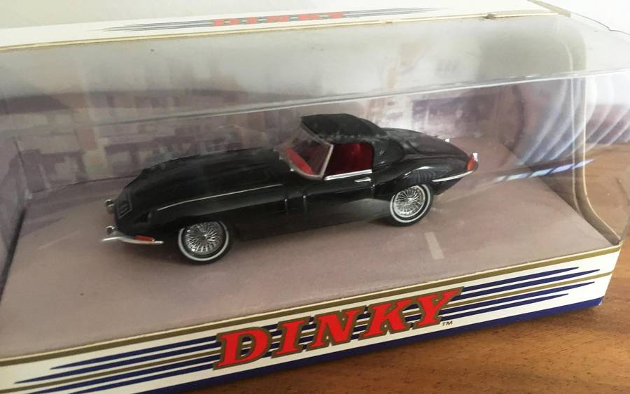 Jaguar 1967 E-Type Dinky Black 1-43