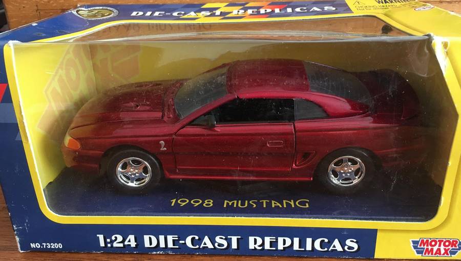 Mustang 1989 Motormax Met.Red 1-24 Boxed