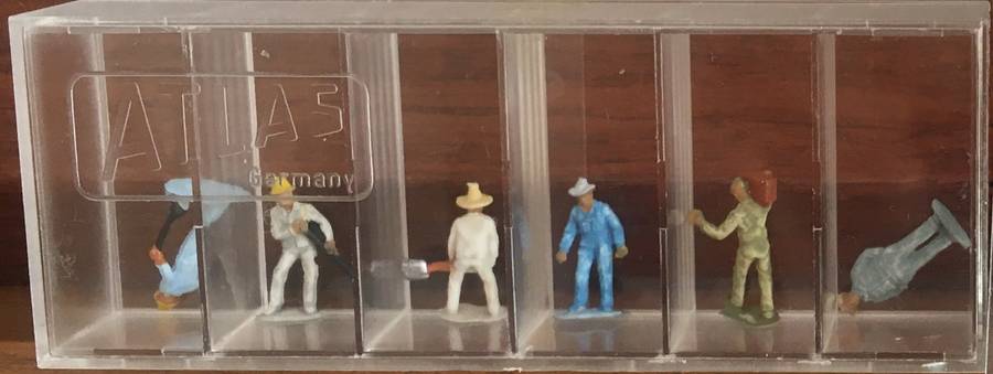 Woodland Scenics Ike's Ice Cream Truck N Scale + 6x Figures