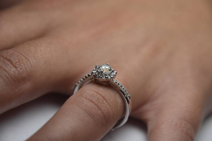 Sterling Silver Ring with 1ct Moissanite, comes with a Certificate of Authenticity