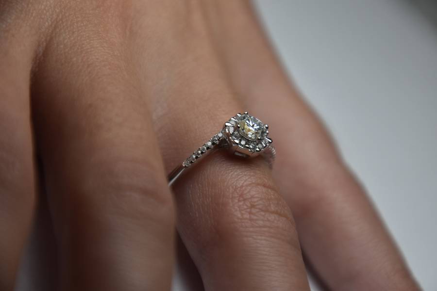 Sterling Silver Ring with 1ct Moissanite, comes with a Certificate of Authenticity