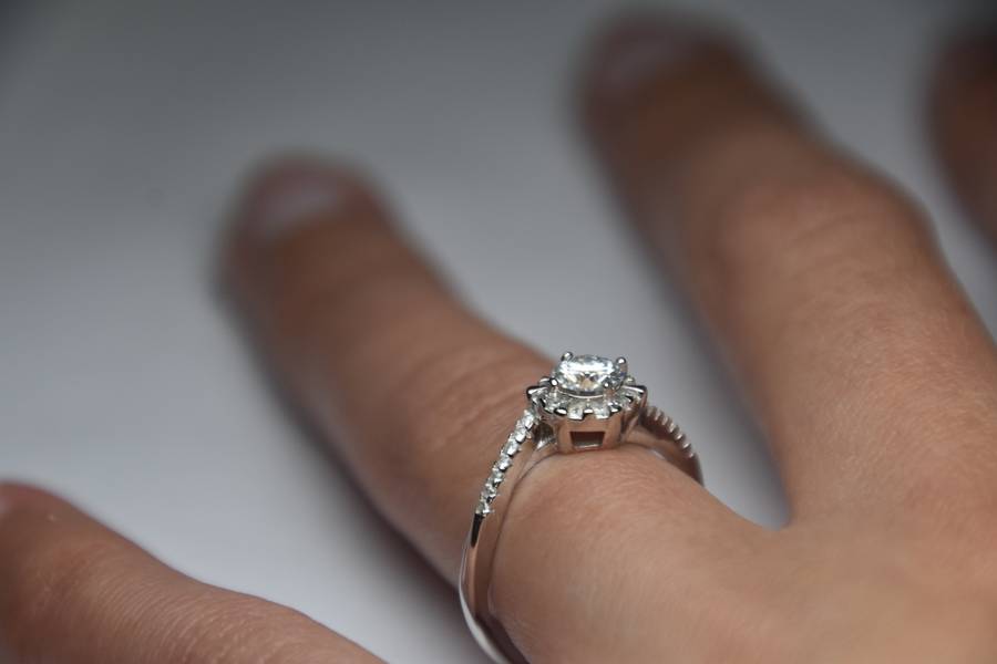 Sterling Silver Ring with 1ct Moissanite, comes with a Certificate of Authenticity