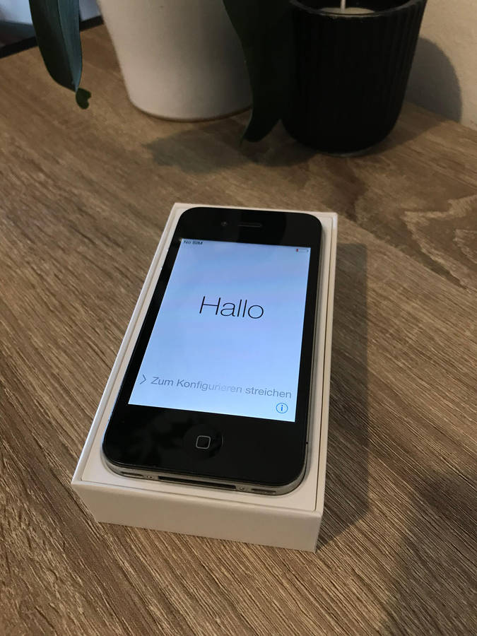 iPhone 4 8GB Black  Excellent Condition + Original Box (Collectible)