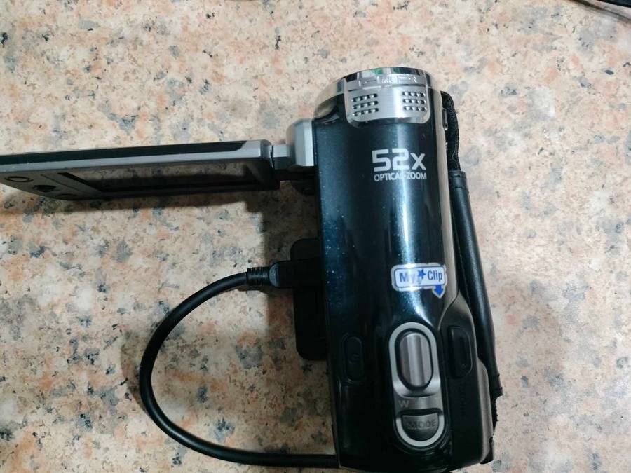 Samsung HMX-F90 Digital Video Camera HD