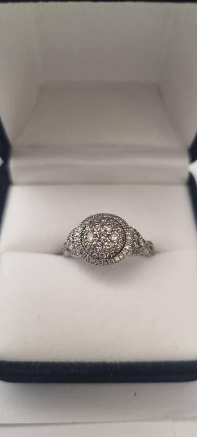 Round cut halo diamond ring