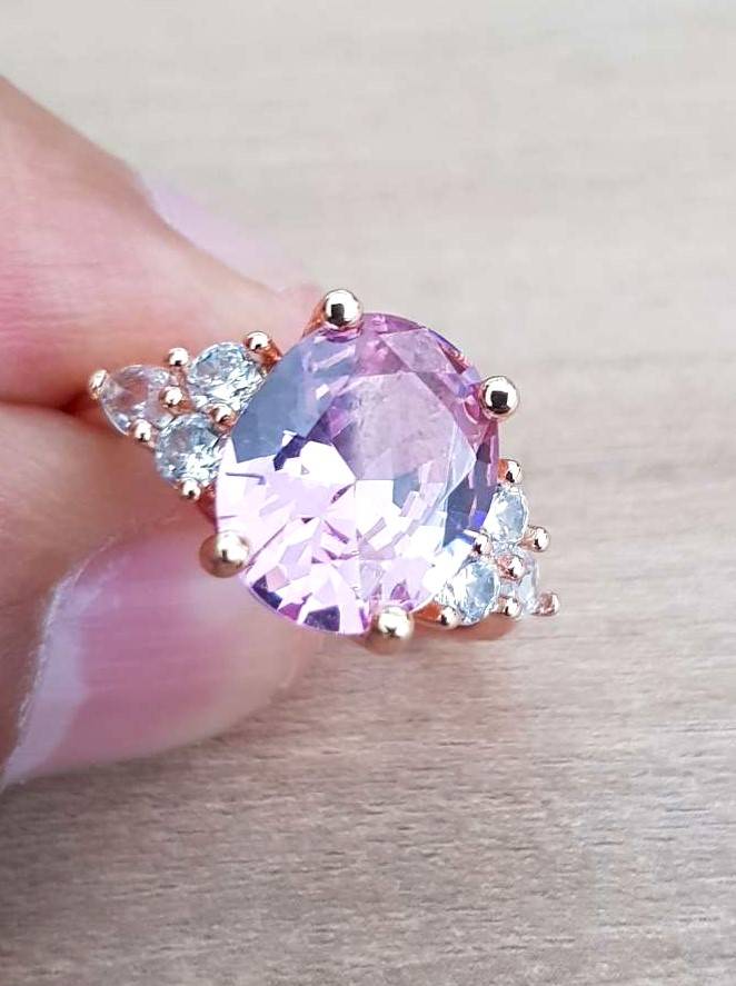 Vintage Oval Crystal Stone Pink  Ring   Rose Gold