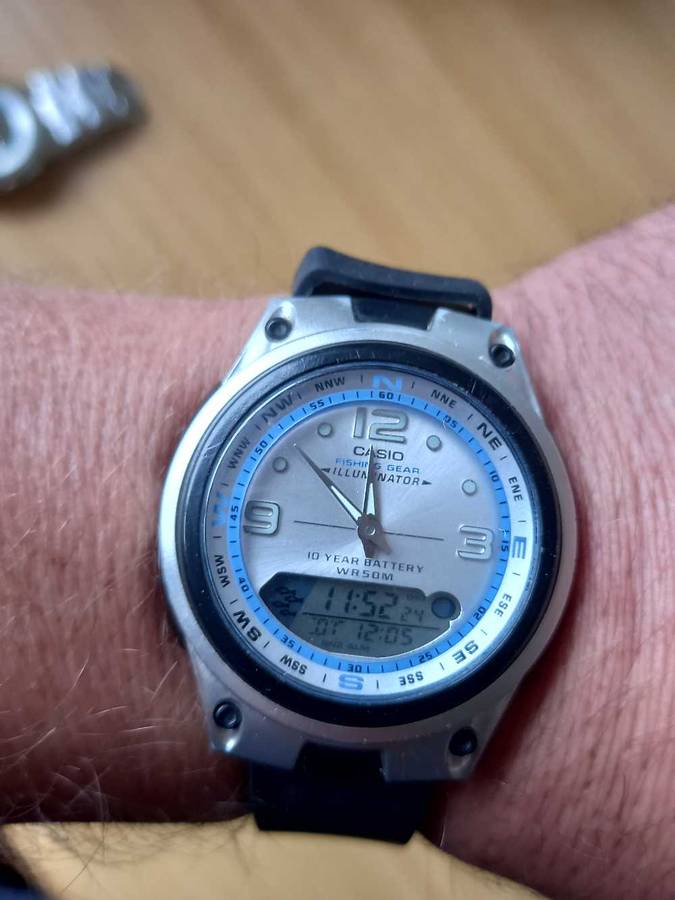 Vintage men's Casio Fishing Gear
