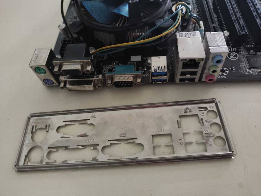 Intel Core i5 4460 Combo**Gigabyte H81M Motherboard**4GB DDR3 Ram