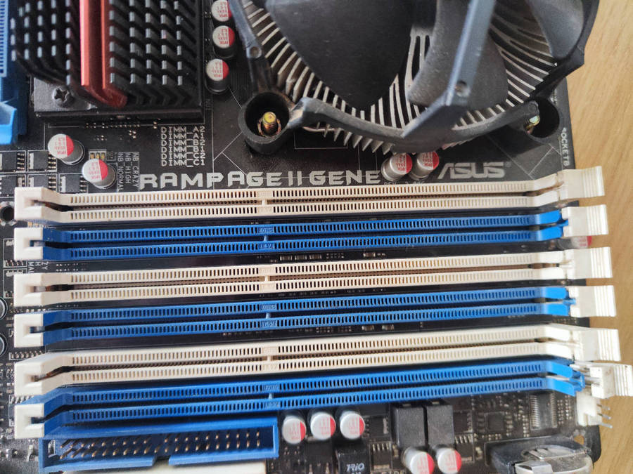 **Salvage stock**Intel Core i7 920 + Asus ROG Rampage II Gene Motherboard**Doesn't Post**