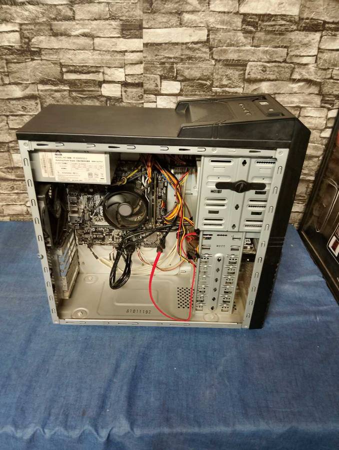 Ryzen 3 2200G PC**8GB DDR4 Ram**500GB HDD**Asus Board
