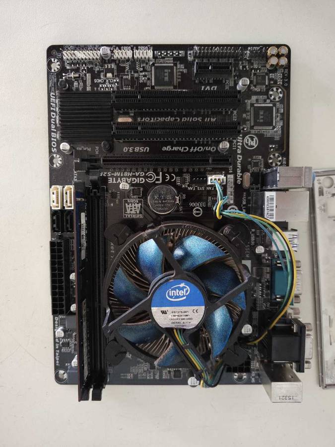 Intel Core i5 4460 Combo**Gigabyte H81M Motherboard**4GB DDR3 Ram