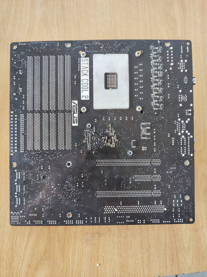 **Salvage stock**Intel Core i7 920 + Asus ROG Rampage II Gene Motherboard**Doesn't Post**