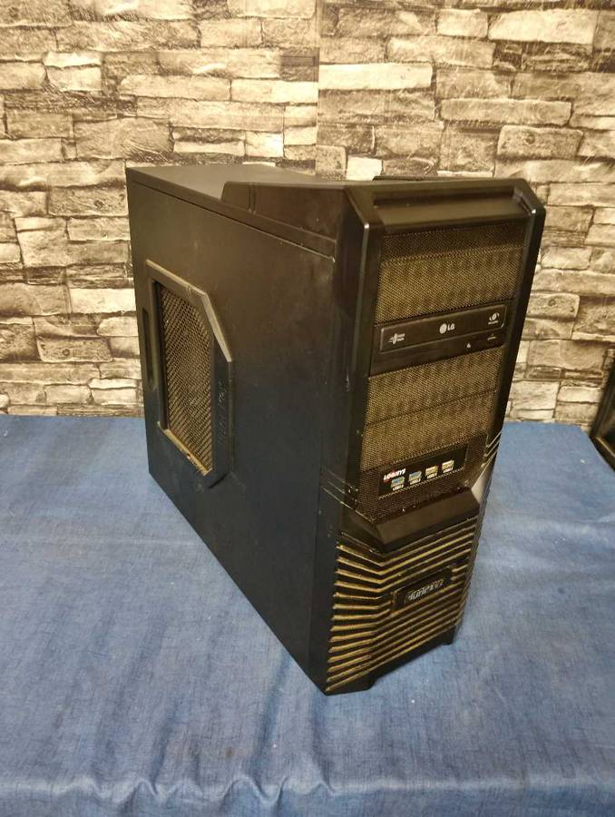 Ryzen 3 2200G PC**8GB DDR4 Ram**500GB HDD**Asus Board