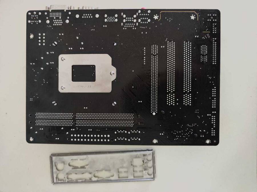 Intel Core i5 4460 Combo**Gigabyte H81M Motherboard**4GB DDR3 Ram