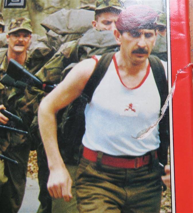 The Paras - Frank Hilton - Hardcover see pics for issues