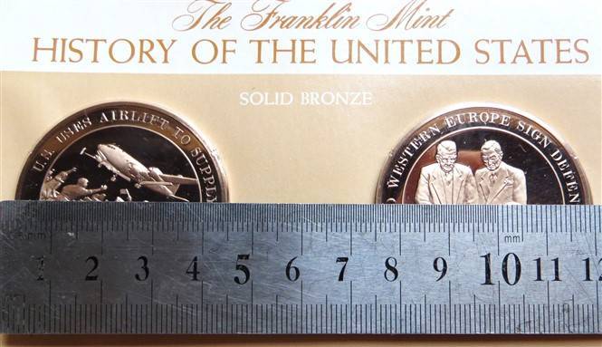 Franklin Mint - History of the United States x 2 Medallions Set