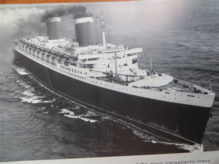 Transatlantic Liners at War - The Story of the Queens - Miller & Hutchings