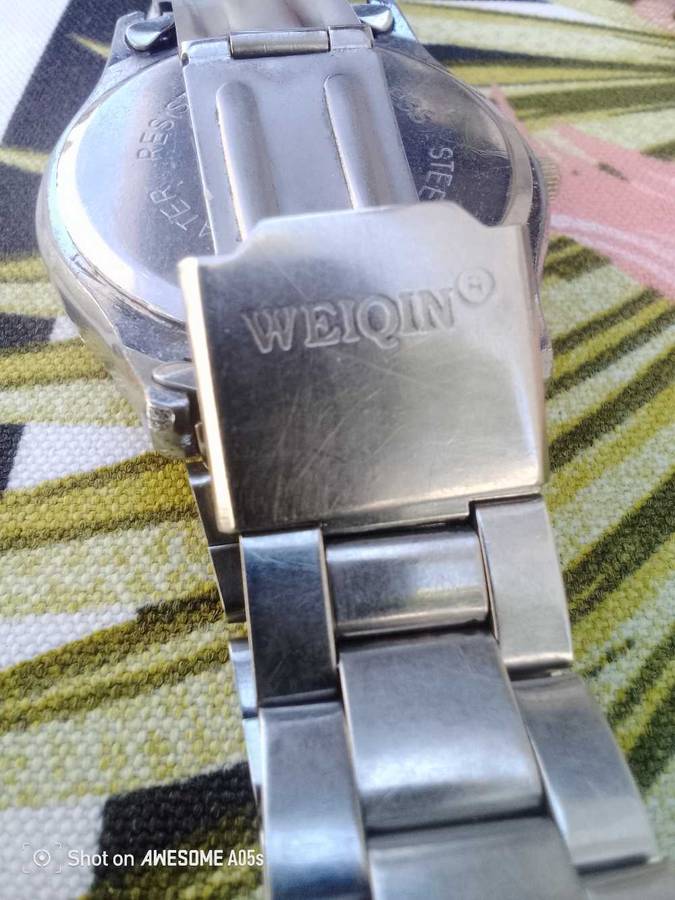 Weiqin quartz watch