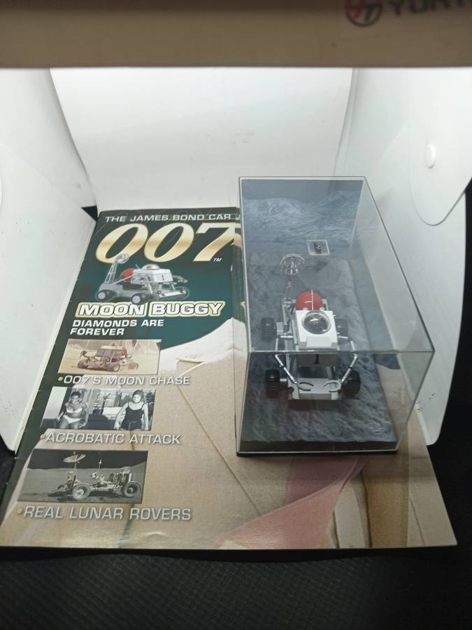 007 Moon Buggy - Diamond are Forever - scale 1/43. Sealed. with book