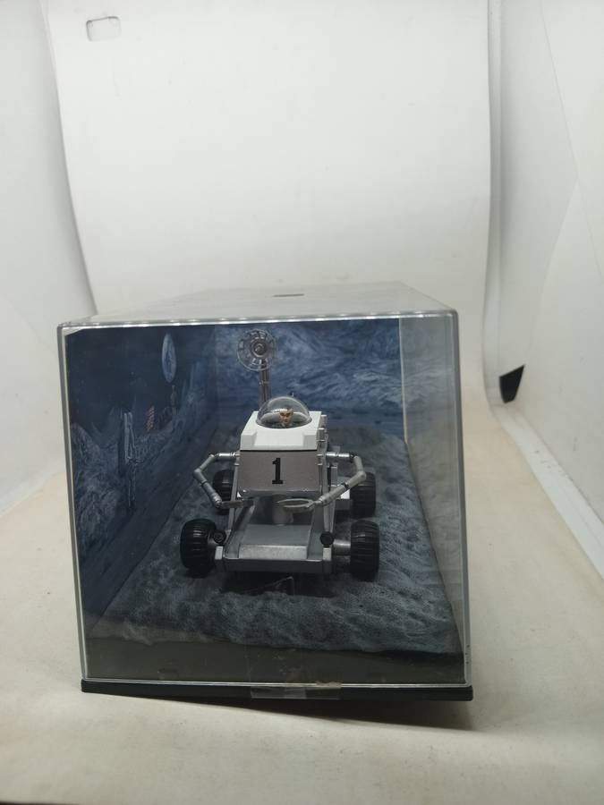 007 Moon Buggy - Diamond are Forever - scale 1/43. Sealed. with book