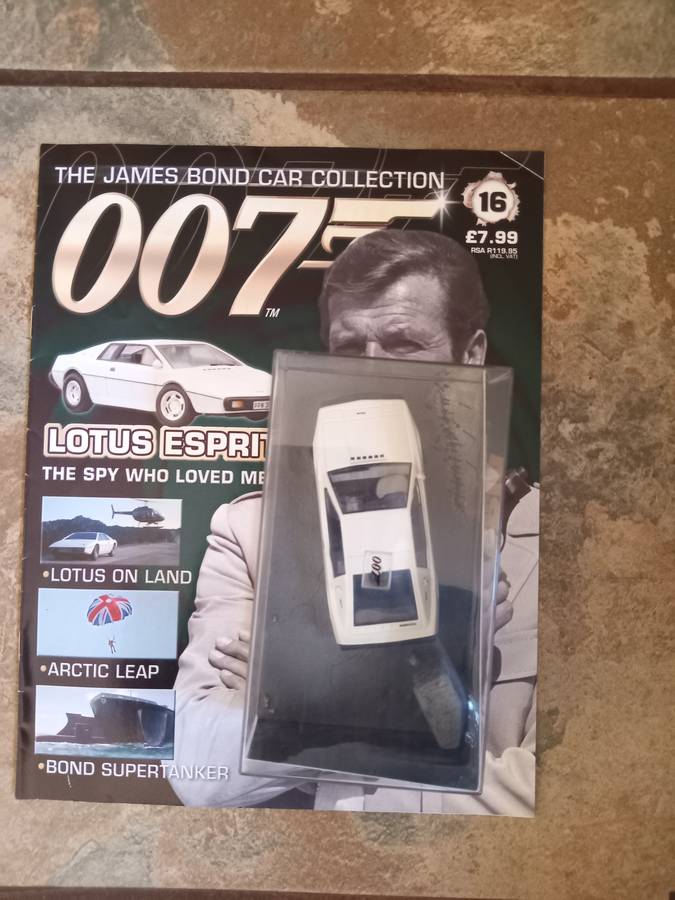 007 Lotus Esprit - The Spy who Loved Me - scale 1/43. Sealed. With Book