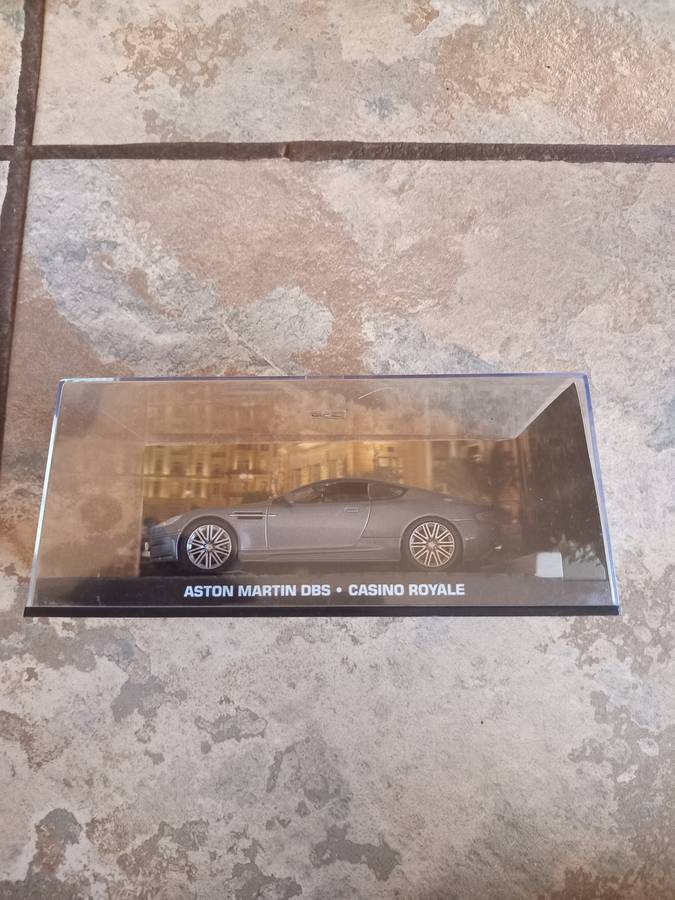 007 Aston Martin DBS - Casino Royale - scale 1/43. Sealed. With Book
