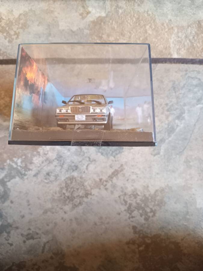 007 Maserati Bi turbo 425 - Licence to Kill - scale 1/43. Sealed. With Book