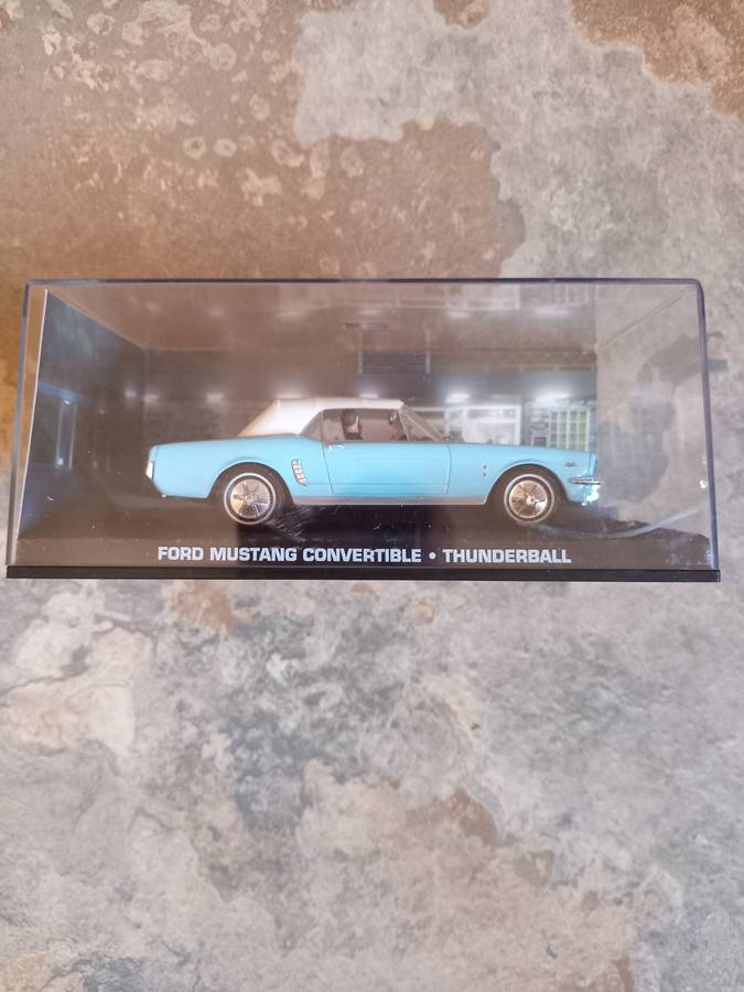007 Ford Mustang Convertable - Thunderball - scale 1/43. Sealed. With Book