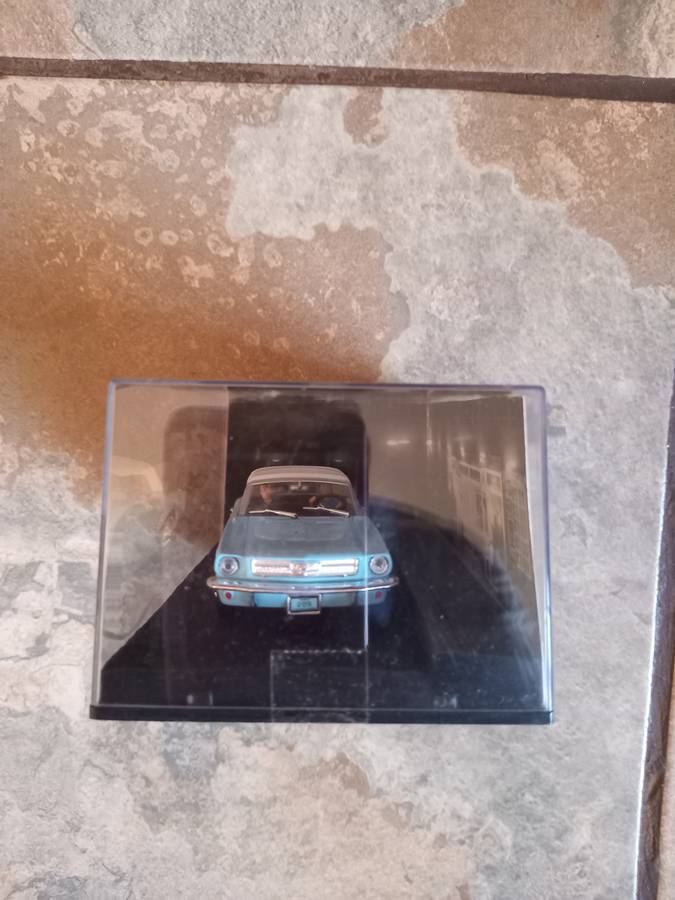 007 Ford Mustang Convertable - Thunderball - scale 1/43. Sealed. With Book