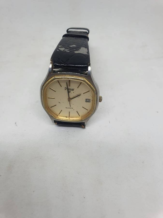 1980 Pulsar Y562  Men's wrist watch. Works