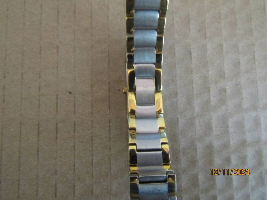 Gucci Women's Wrist Watch. New battery Works.