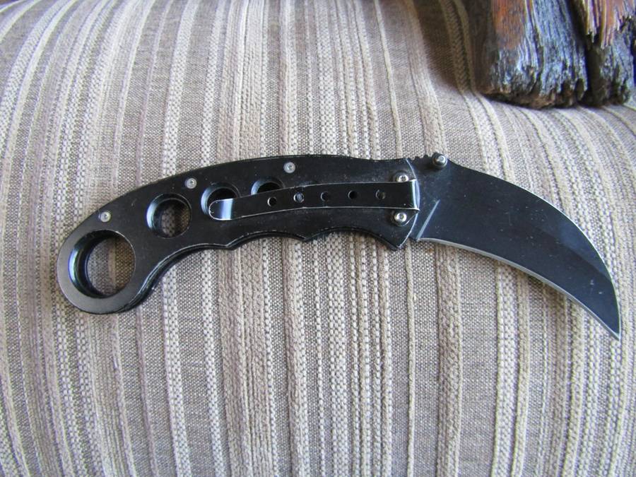 Smith & Wesson Extreme Ops Knive.  Blade 9cm