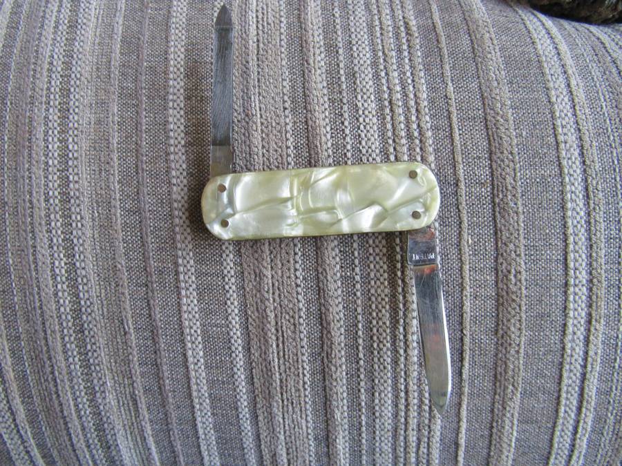 Vetsak Digital  Pocket Knive.  Blade 8 cm. Name display when opened