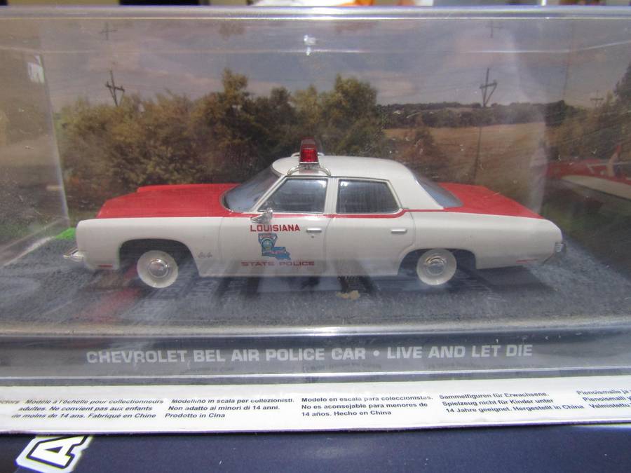 007 Chevrolet Bel Air Police Car - Live and let die - scale 1/43. Sealed. With Book Nr 131