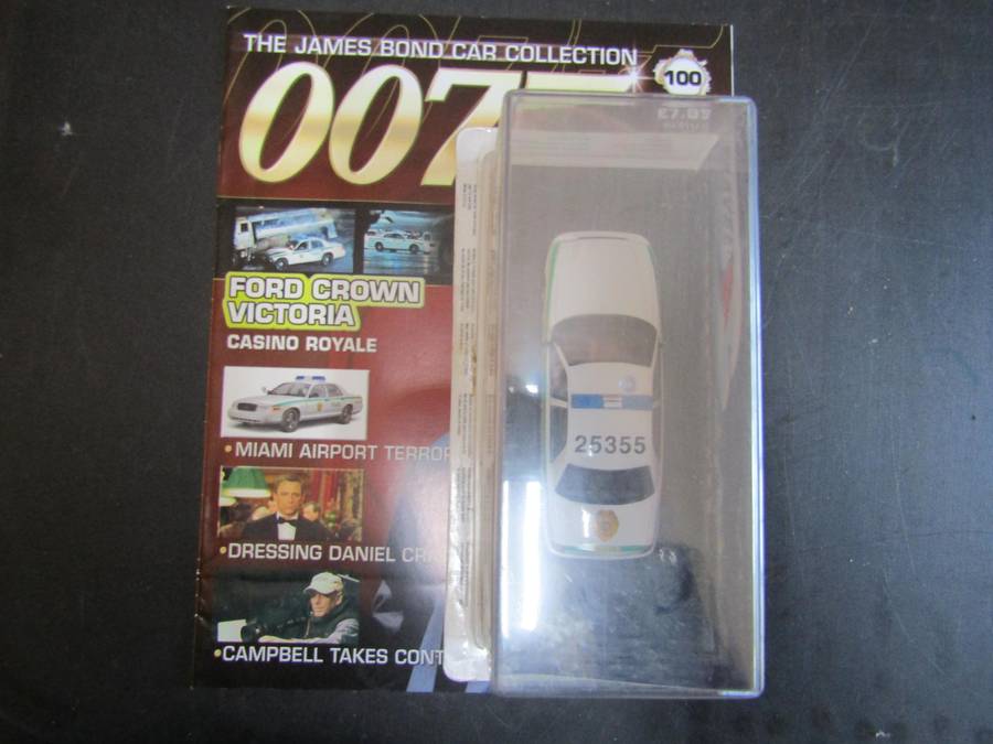 007 Ford Crown Victoria  - Casino Royale - scale 1/43. Sealed. with Book Nr 100