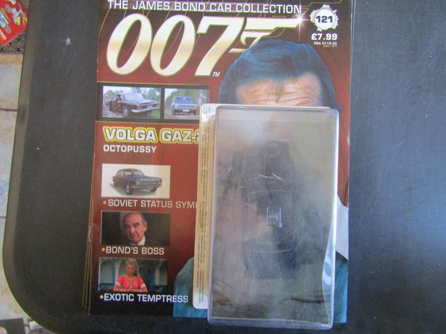 007 Volga Gaz-24 - Octopussy - scale 1/43. Sealed. with Book Nr 121