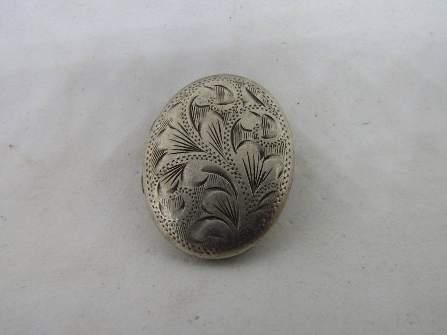1902 Sterling Silver Locket 3cm high
