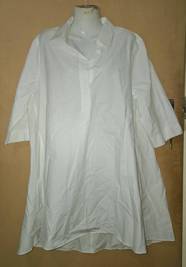 Ladies - White Blouse - Make - Miladys - Size - 16/40