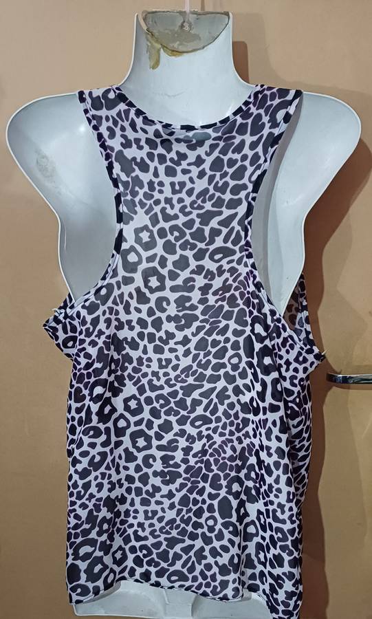 Ladies - Multicolored Top - Make - RT - Size - L