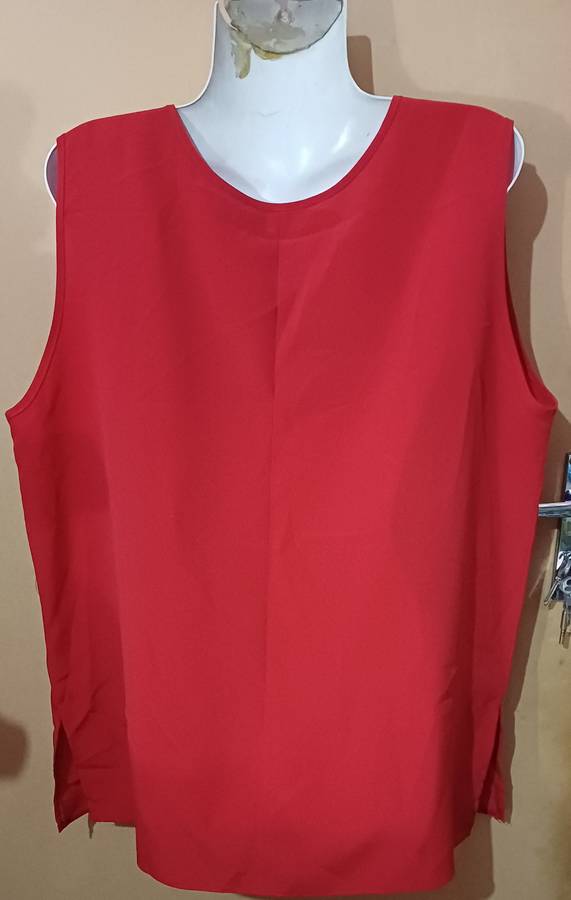 Ladies - Red Top - Make - no make - Size - no size