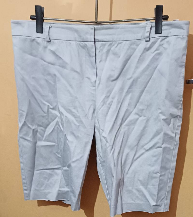 Ladies - Grey Shorts - Make - Woolworths - Size - 14/38