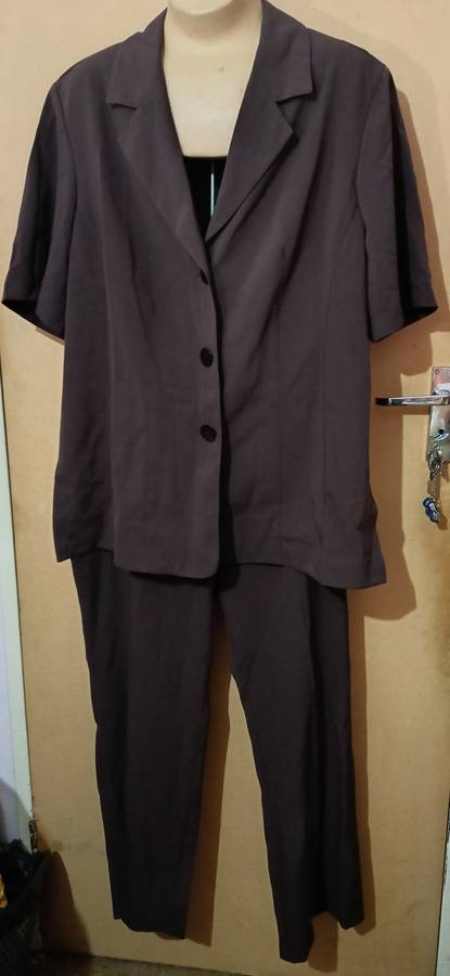 Ladies - 2 Pce Brown Outfit - Make - Miladys Rene Taylor - Size - pants 44 top 42