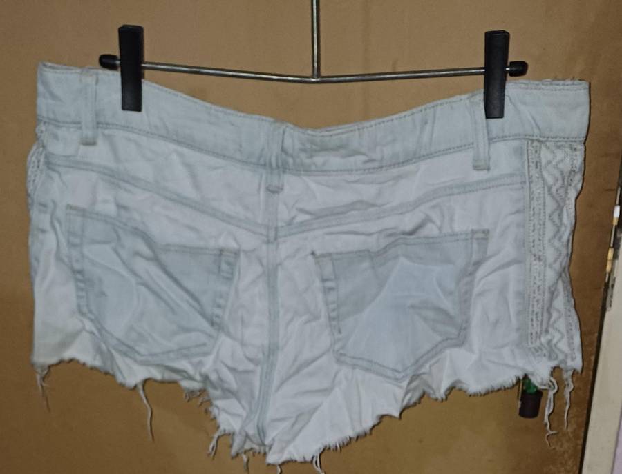 Ladies - Short Jeans Shorts - Make - Short Cotton On - Size - AUS 14, USA 10, EUR 42