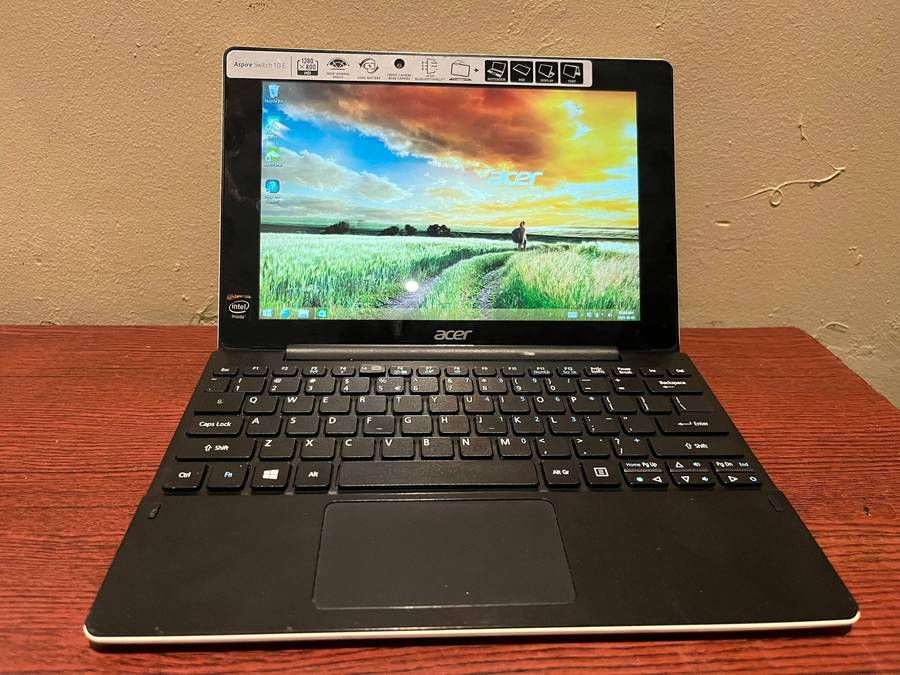 Acer Aspire Switch 10 E  2-in-1 Windows Tablet/Laptop  Touchscreen
