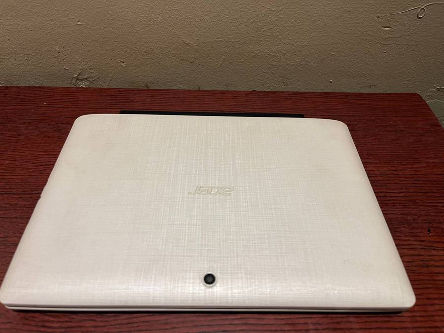 Acer Aspire Switch 10 E  2-in-1 Windows Tablet/Laptop  Touchscreen