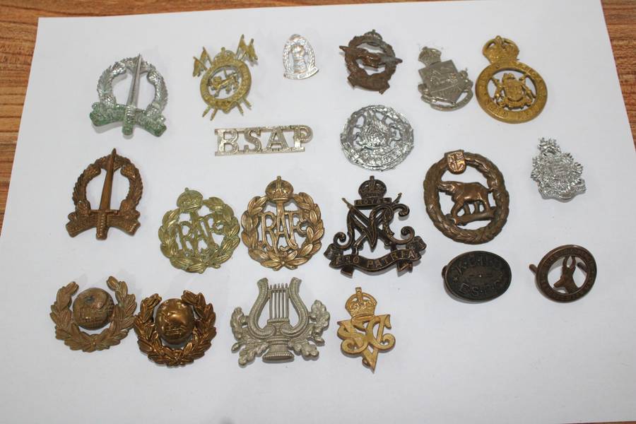 No pin/Damaged badge lot #5