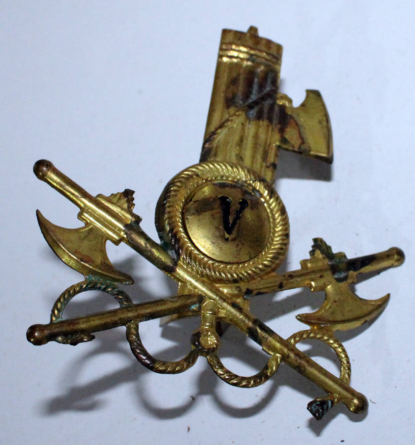 Fascist Italian workers cap badge